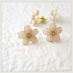 桜の樹脂イヤリング（ノンホールピアス）