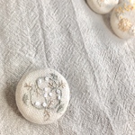 “すずらん”  ほっこり刺繍　ブローチ・ヘアゴム