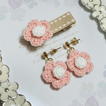 ✿【お試し価格】残り1⭐︎親子でお揃い！　小花　ピンク×白　ベビーヘアクリップ＆ピアス　親子コーデに！　アレルギー対応　金具変更可　ママとお揃い　親子リンクコーデ