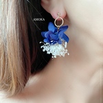 ネイビー紫陽花とかすみ草ピアス/イヤリング