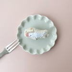 刺繍 ブローチ ＊【甘い夢を シロイルカとカップケーキ】