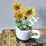ミニチュアの花…「ひまわりとラッキークロバーのコーヒーカップ」