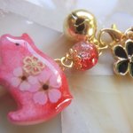 ◇632　紅梅　🌸こぶたと鈴のストラップ🐷　(イヤホンジャック）