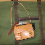 レザークラフト　Ｃｏｏｌ&ｃｕｔｅ！！Ｂａｇ型ミニポーチ、小物入れ、シガレットケース、ストラップ付き！（本革）