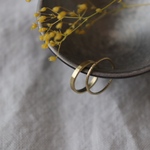 イヤーカフ 槌目　幅1mm 真鍮