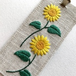 ひまわりの刺繍　ブックマーカー