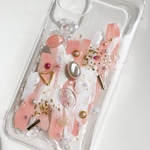 水面に浮かぶお花のiPhone7ケース