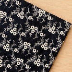50*30【ローン】可憐な小花の刺繍レース／ブラック《 生地 ローン生地 コットン 綿 刺繍 レース ローズ バラ 薔薇 花柄 フラワー COTTONCANDY 刺繍レース 》