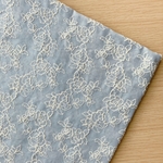 50*30【ローン】ローズのボーダー刺繍レース／水色《 生地 ローン生地 コットン 綿 刺繍 レース ローズ バラ 薔薇 花柄 フラワー COTTONCANDY 刺繍レース 》