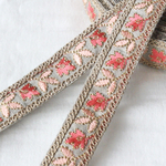 インド刺繍リボンᢂ シルク細テープ①グレー　インド刺繍/インドリボン/刺繍リボン/シルク/トリム/ブレード/ジャガードリボン/チロリアンテープ/レース/チュール/チュールレース