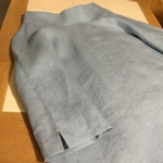 リネンのハイネックプルオーバー　スモーキーブルー