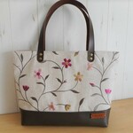 mu-nekoさま専用　クラーク＆クラーク　Mellor　ラズベリー＆本革のマチ広トートバッグ　