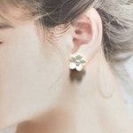【flower】シンプル　フラワー　ピアス　イヤリング　ホワイト　パール　上品