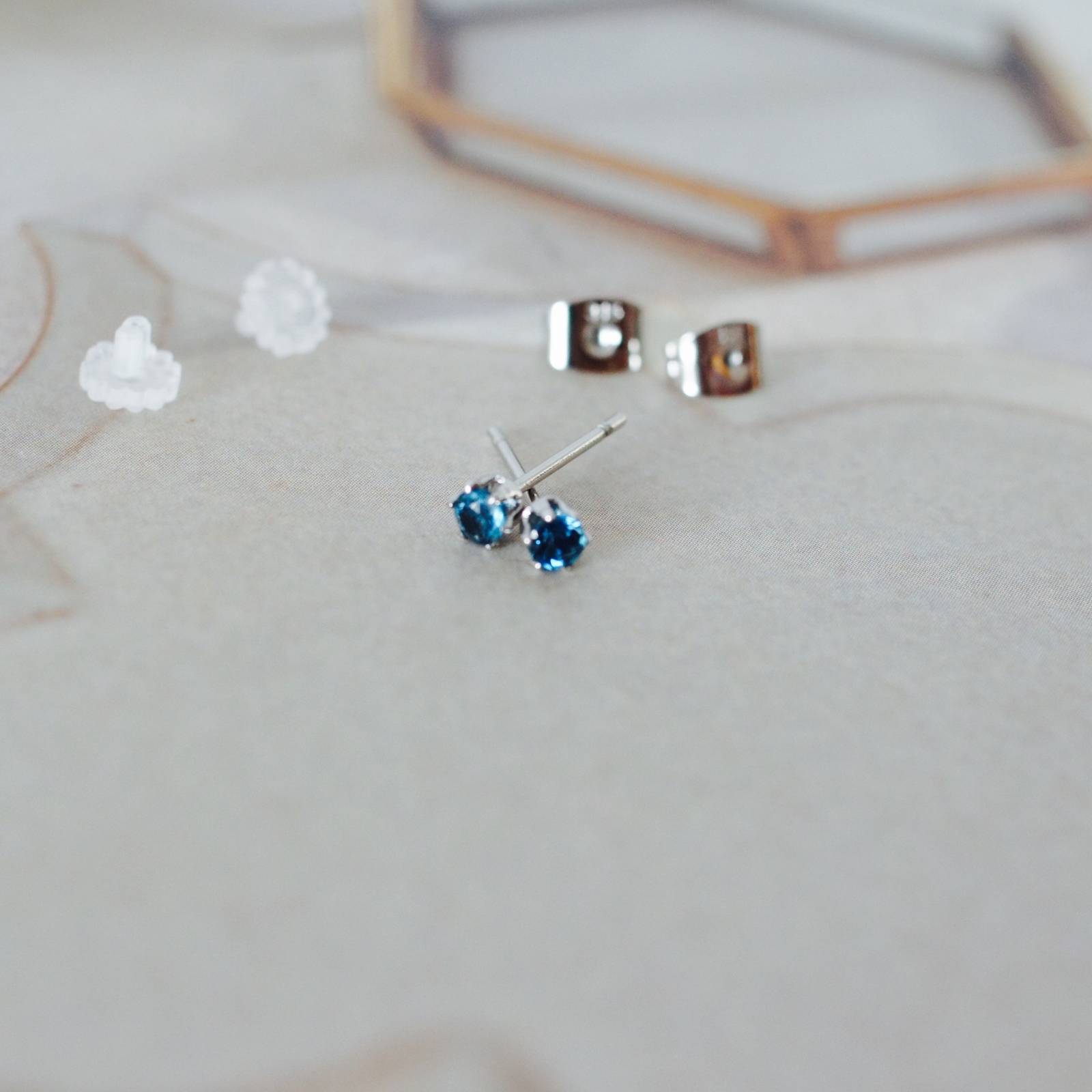 3mm ロンドンブルートパーズピアス(アレルギー対応)サージカル 