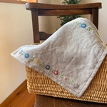 手刺繍リネンのクロス(B)
