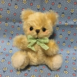 小さいくまのぬいぐるみ