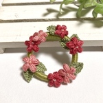 小さなお花のリースブローチ＊レッド