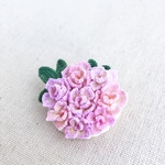【小さな薔薇のブローチ】