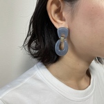 ブルーグレーオーバルピアス