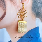 お花とゴールドタッセルのイヤリング ・ピアス