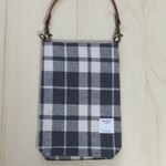 スマホポーチ　グレー&チェック柄
