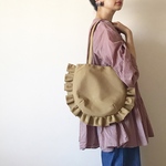 【9月上旬のお届け・受注生産】 frill tote bag（camel）