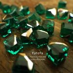 green クリスタル ガラス キューブ 6mm 10個入