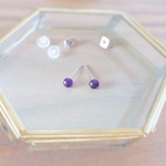 4mm ザンビア産　アメジストカボションのプチピアス(サージカルステンレス製)