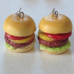 ハンバーガーのピアス