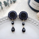 ビーズ刺繍＊まんまるブラックキラキラ雫チャームピアス