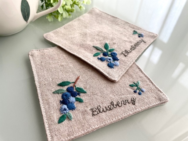 🍓ブルーベリー・手刺繍コースター2点セット - MK-FAVORITE'S GALLERY