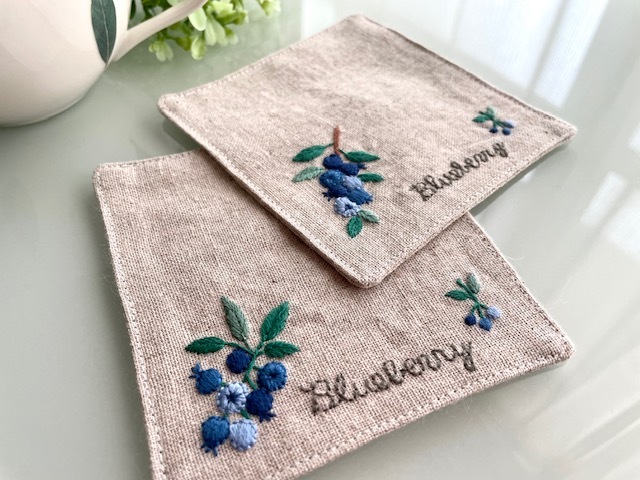 手刺繍入りハンドメイドコースター3枚セット　ハーフリネン 手刺繍入りハンドメイドコースター3枚セット ハーフリネン