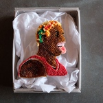 ビーズ刺繍ブローチ