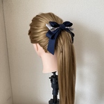 大人可愛い大きな揺れるヘアリボンポニーフック　ネイビー系　21807