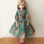 グリーン花柄の長袖ワンピース