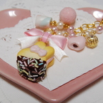 うさぎのいちごクリームサンドクッキー／バッグチャーム