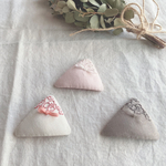 アネモネ　刺繍　リボン付き　パッチンピン✿