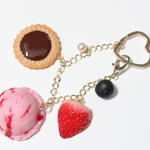 いちごとアイスとチョコビスケットのバッグチャーム