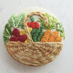 【マルシェバスケット】カラフル野菜の刺繍ブローチ