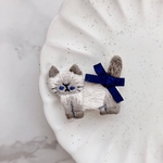 nyaconyaan様専用再販・しっぽリボンのシャム猫の刺繍ブローチ