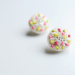 ＜Stella～遊び好きの星～＞刺繍ピアス◎LittleSpring/小春日和のピアス◎ピンク×グリーン