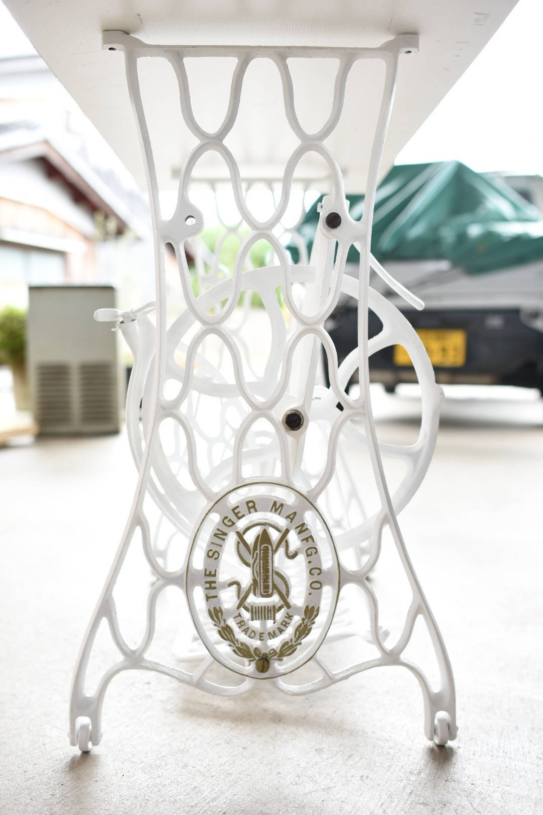 ベル様専用　アンティークミシン脚　テーブル White Rose 足踏みミシン SINGER網脚⁄四方枠額縁天板⁄アンティークミシンテーブル | iichi 日々