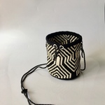 コットンニット巾着ミニショルダー サコッシュ モノトーン 幾何学