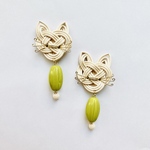 ヒゲ猫　イヤリングorピアス　ラタンaccessory 