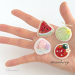 ビーズ刺繍♡いちごのミニブローチ