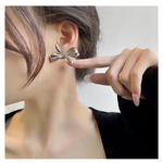 多数再販！メタルリボンピアス⁺
