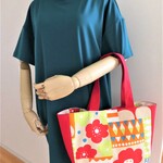 NEW！送料無料＊北欧＊ポップフラワーの大きなマチ付きトート
