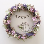 お花を摘むハリネズミのRELAXラベンダーリース