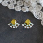 オリエンタルイエロー　ビジューピアス/イヤリング