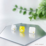 ピアス スクエア◇白、黄色セット 小粒ピアス　樹脂ピアス　サージカルステンレス　スタッドピアス　シンプル